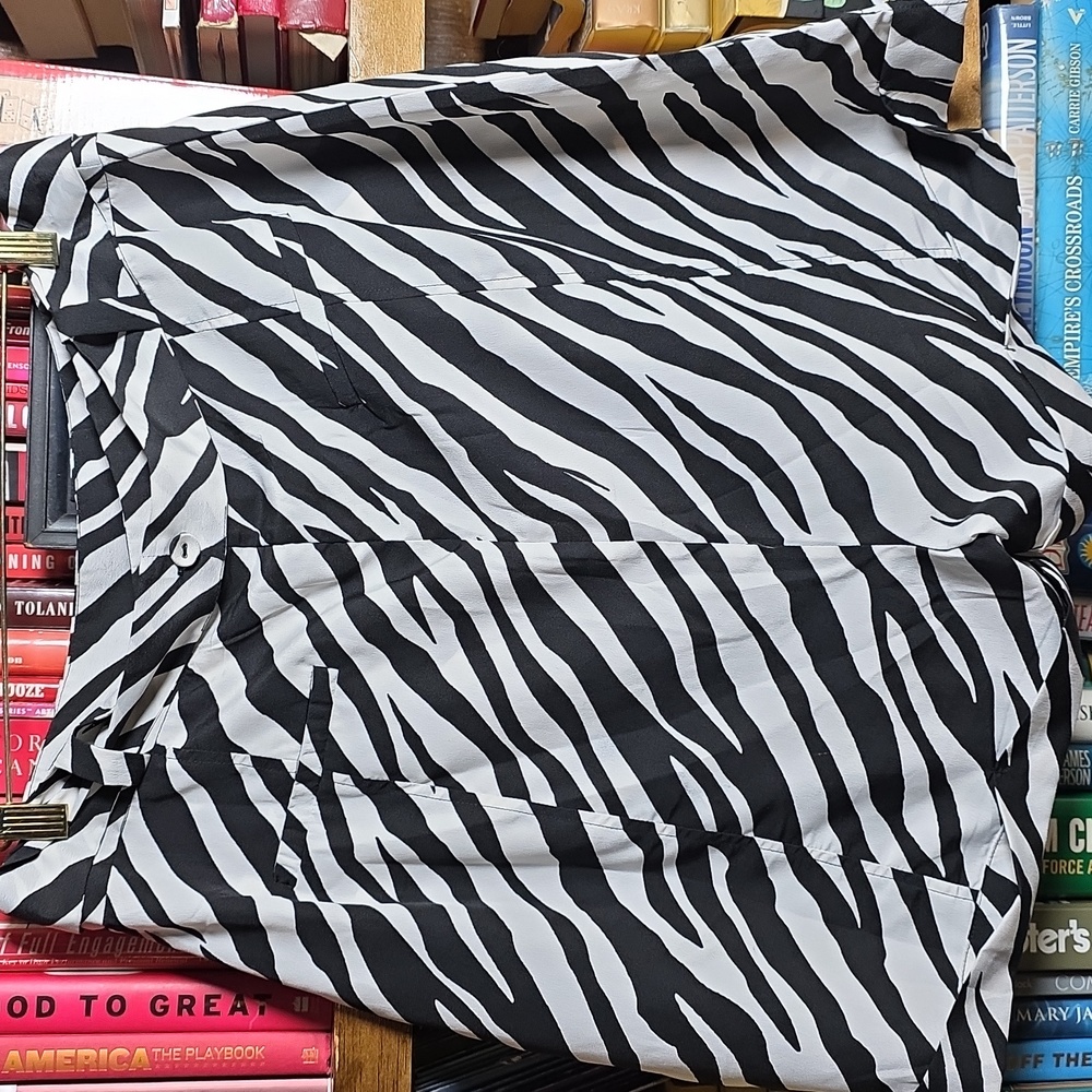 Walter Baker Zebra Shorts, Size 10 - Picture 6 of 10